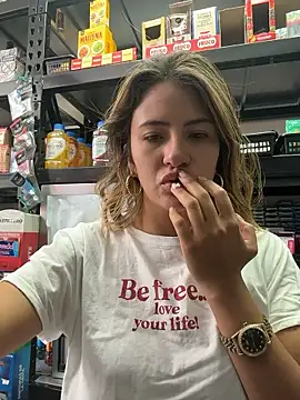 Snapshot of Andrea18_blonde chatting on 01/19/26, 02:21 Andrea18 blonde online show from 01/19/26, 02:21