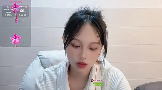 xunian71O online show from 02/12/25, 10:37