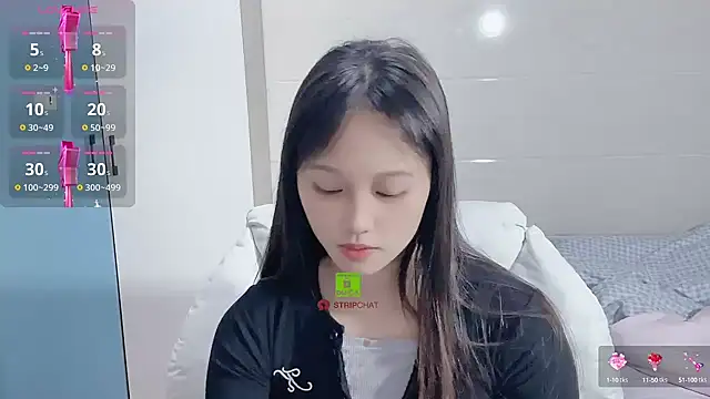 xunian71O online show from 02/24/25, 01:02