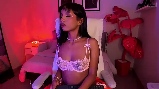 Gigi Strawberry online show from 02/15/26, 04:46