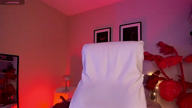 Gigi Strawberry online show from 02/05/26, 05:36