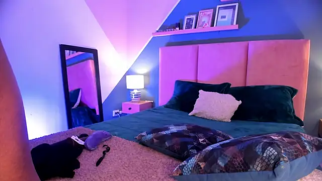 Gigi Strawberry online show from 12/20/25, 11:40