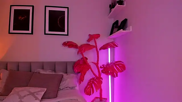 Gigi Strawberry online show from 03/28/26, 06:14