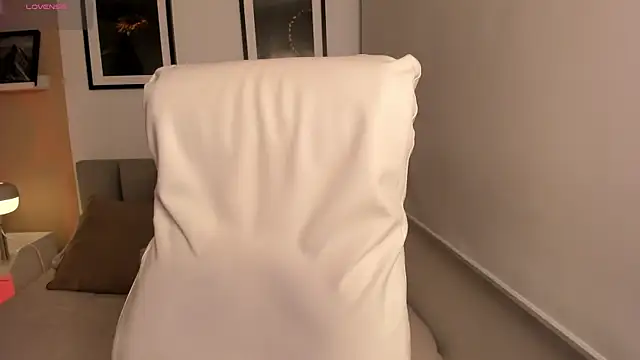 Gigi Strawberry online show from 11/28/25, 03:17