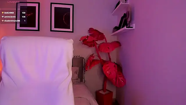 Gigi Strawberry online show from 02/15/26, 08:02