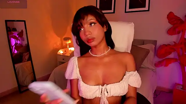 Gigi Strawberry online show from 04/01/26, 06:26