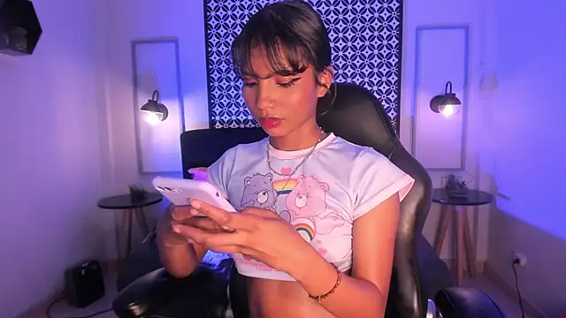 Snapshot of Gigi_Strawberry chatting on 03/19/25, 07:51 Gigi Strawberry online show from 03/19/25, 07:51