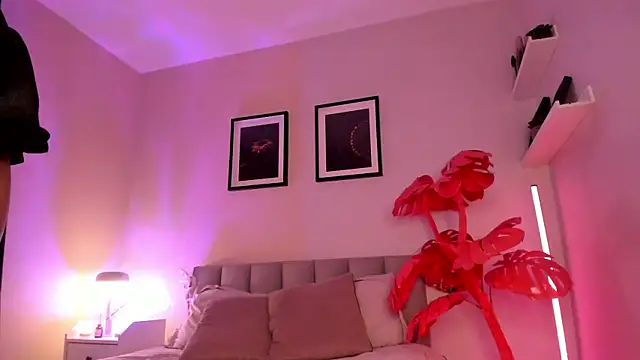 Gigi Strawberry online show from 03/25/26, 05:07