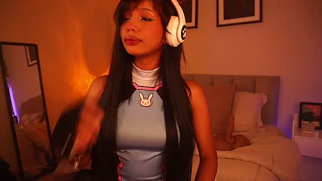 Gigi Strawberry online show from 04/19/26, 05:41