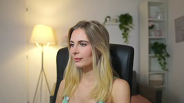 Snapshot of catecrago_ chatting on 12/03/25, 01:54 catecrago online show from 12/03/25, 01:54