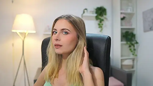 Snapshot of catecrago_ chatting on 12/16/25, 01:59 catecrago online show from 12/16/25, 01:59