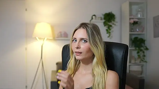 Snapshot of catecrago_ chatting on 09/16/25, 01:56 catecrago online show from 09/16/25, 01:56