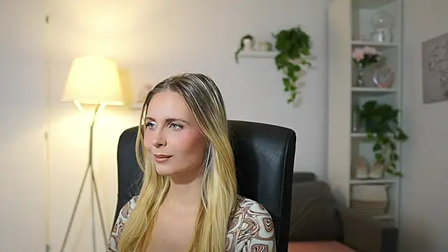 Snapshot of catecrago_ chatting on 09/15/25, 01:00 catecrago online show from 09/15/25, 01:00