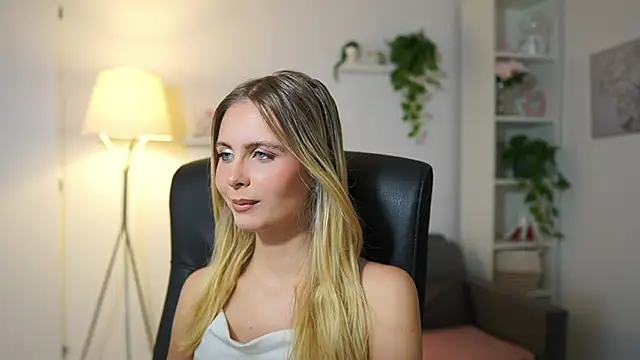 Snapshot of catecrago_ chatting on 09/24/25, 08:32 catecrago online show from 09/24/25, 08:32