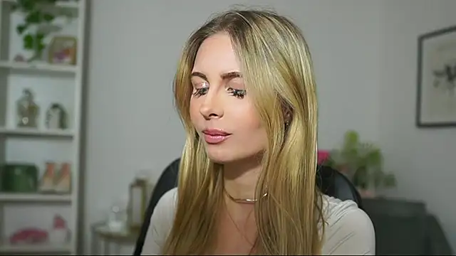 Snapshot of catecrago_ chatting on 03/08/25, 01:57 catecrago online show from 03/08/25, 01:57