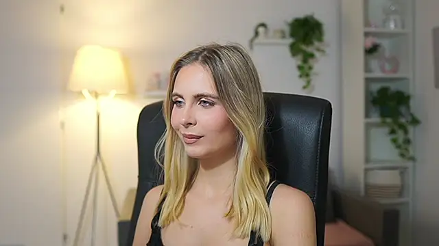 Snapshot of catecrago_ chatting on 11/27/25, 07:03 catecrago online show from 11/27/25, 07:03