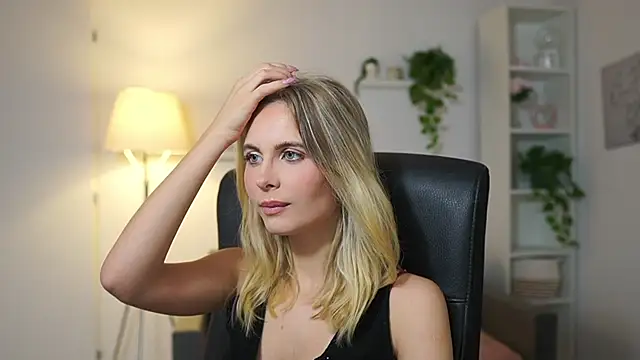 Snapshot of catecrago_ chatting on 12/02/25, 09:00 catecrago online show from 12/02/25, 09:00