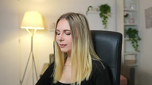 Snapshot of catecrago_ chatting on 12/17/25, 09:14 catecrago online show from 12/17/25, 09:14