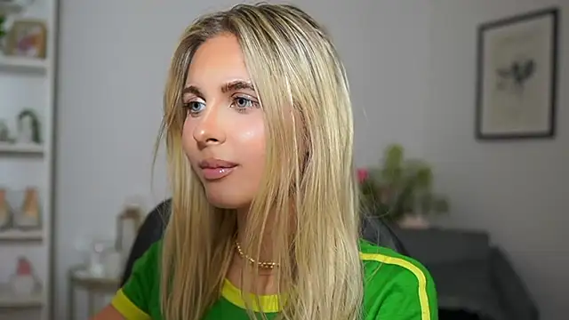 Snapshot of catecrago_ chatting on 03/18/25, 05:01 catecrago online show from 03/18/25, 05:01