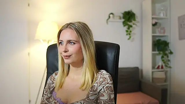 Snapshot of catecrago_ chatting on 10/15/25, 12:57 catecrago online show from 10/15/25, 12:57