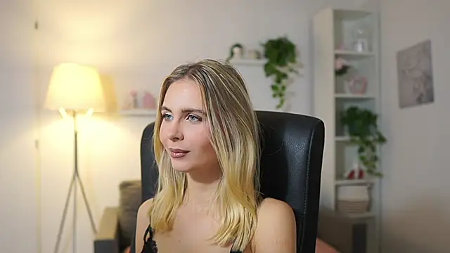 Snapshot of catecrago_ chatting on 11/13/25, 09:02 catecrago online show from 11/13/25, 09:02