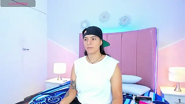 Liiam smith  online show from 11/12/25, 12:53