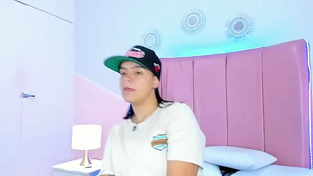 Liiam smith  online show from 11/13/25, 01:15