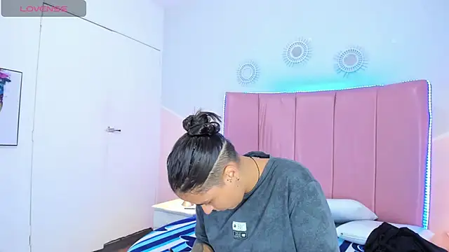 Liiam smith  online show from 11/16/25, 12:54