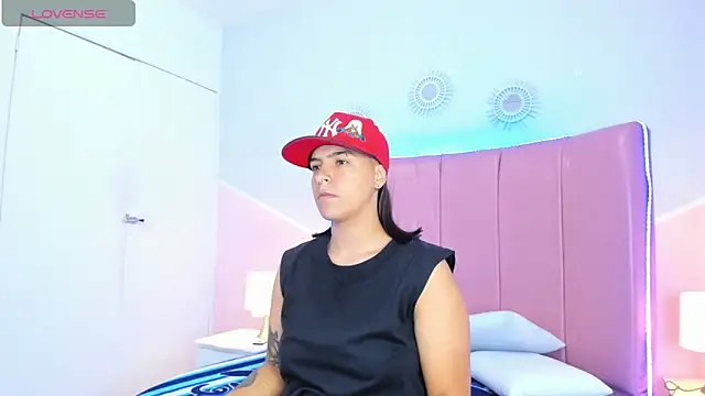 Liiam smith  online show from 11/05/25, 01:03