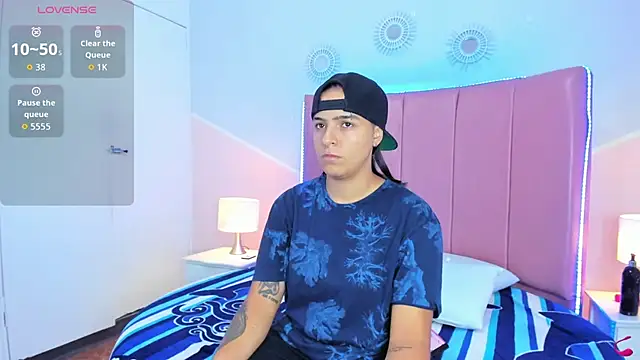 Liiam smith  online show from 11/07/25, 01:48