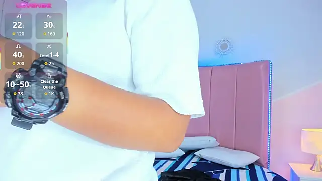 Liiam smith  online show from 11/23/25, 12:37