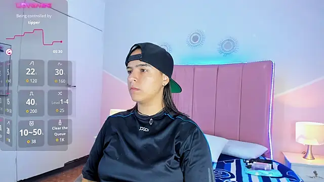 Liiam smith  online show from 11/17/25, 12:42