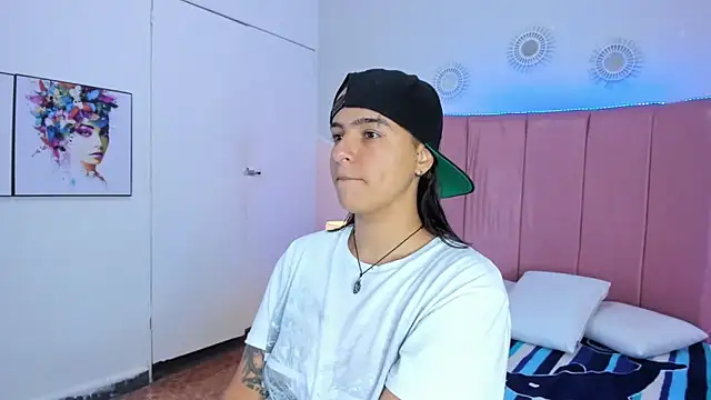 Liiam smith  online show from 11/14/25, 01:15