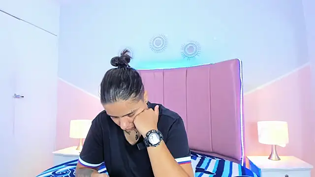 Liiam smith  online show from 11/10/25, 02:11