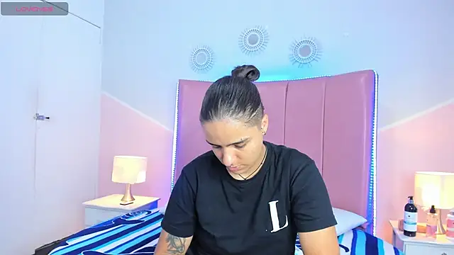 Liiam smith  online show from 12/16/25, 01:04