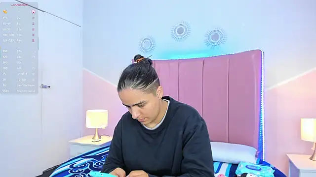 Liiam smith  online show from 12/20/25, 01:03