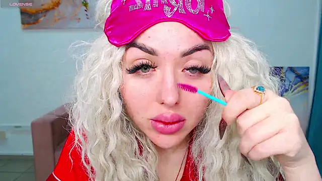 Snapshot of MissisCaty chatting on 02/18/25, 03:53 MissisCaty online show from 02/18/25, 03:53