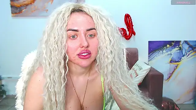 Snapshot of MissisCaty chatting on 02/28/25, 01:47 MissisCaty online show from 02/28/25, 01:47