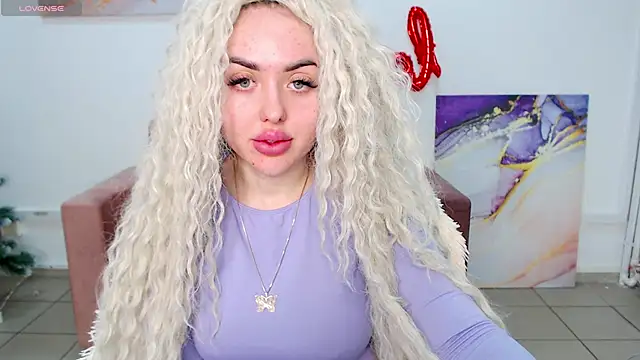 Snapshot of MissisCaty chatting on 02/20/25, 10:48 MissisCaty online show from 02/20/25, 10:48