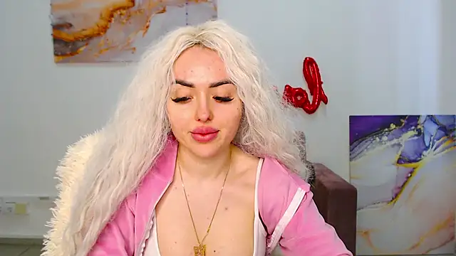 Snapshot of MissisCaty chatting on 03/21/25, 09:45 MissisCaty online show from 03/21/25, 09:45