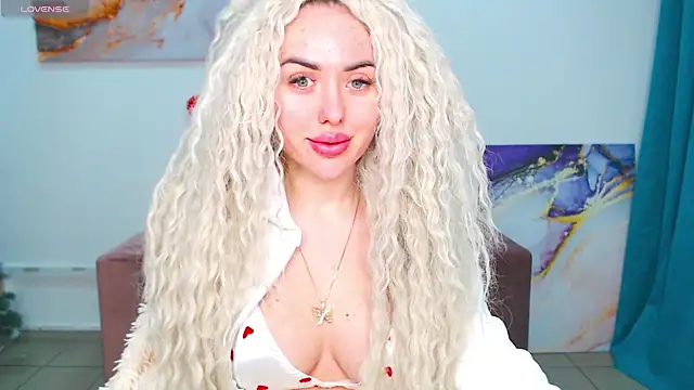 Snapshot of MissisCaty chatting on 02/23/25, 07:17 MissisCaty online show from 02/23/25, 07:17