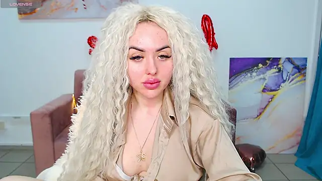 Snapshot of MissisCaty chatting on 02/18/25, 10:47 MissisCaty online show from 02/18/25, 10:47