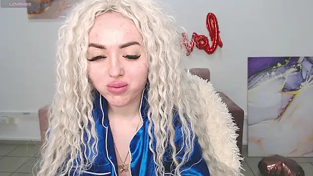 Snapshot of MissisCaty chatting on 02/16/25, 04:09 MissisCaty online show from 02/16/25, 04:09