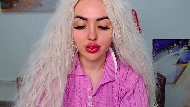 Snapshot of MissisCaty chatting on 03/19/25, 12:34 MissisCaty online show from 03/19/25, 12:34