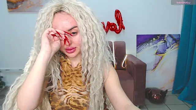 Snapshot of MissisCaty chatting on 02/25/25, 10:42 MissisCaty online show from 02/25/25, 10:42