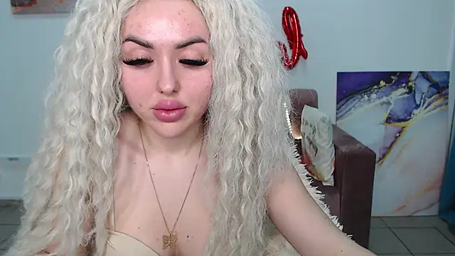 Snapshot of MissisCaty chatting on 03/03/25, 03:43 MissisCaty online show from 03/03/25, 03:43