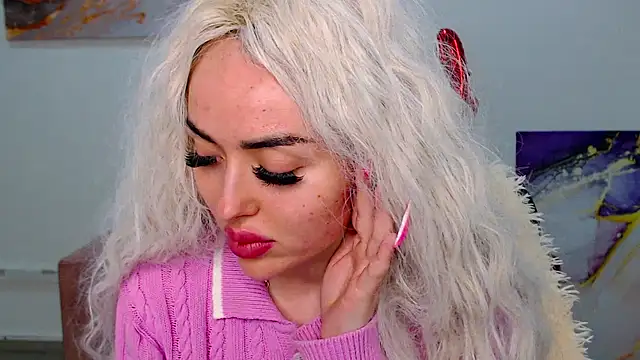 Snapshot of MissisCaty chatting on 03/19/25, 03:40 MissisCaty online show from 03/19/25, 03:40