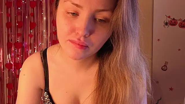 Snapshot of Lora_Rosee chatting on 06/23/26, 02:26 Lora Rosee online show from 06/23/26, 02:26