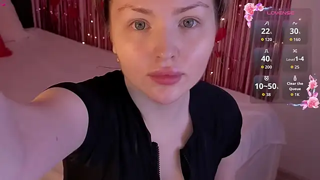 Lora Rosee online show from 04/09/26, 12:11