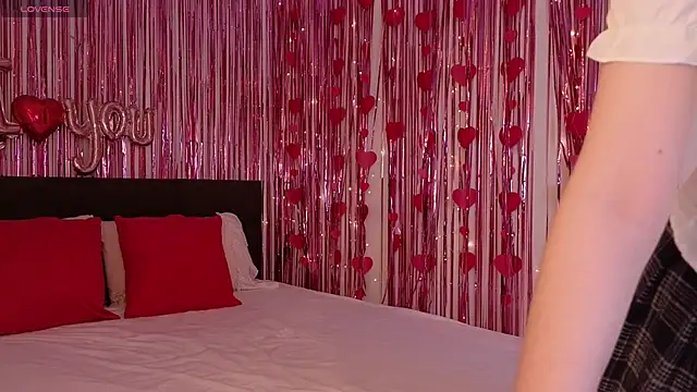 Lora Rosee online show from 04/05/26, 02:24